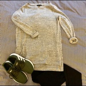 Long-sleeved tunic tee shirt